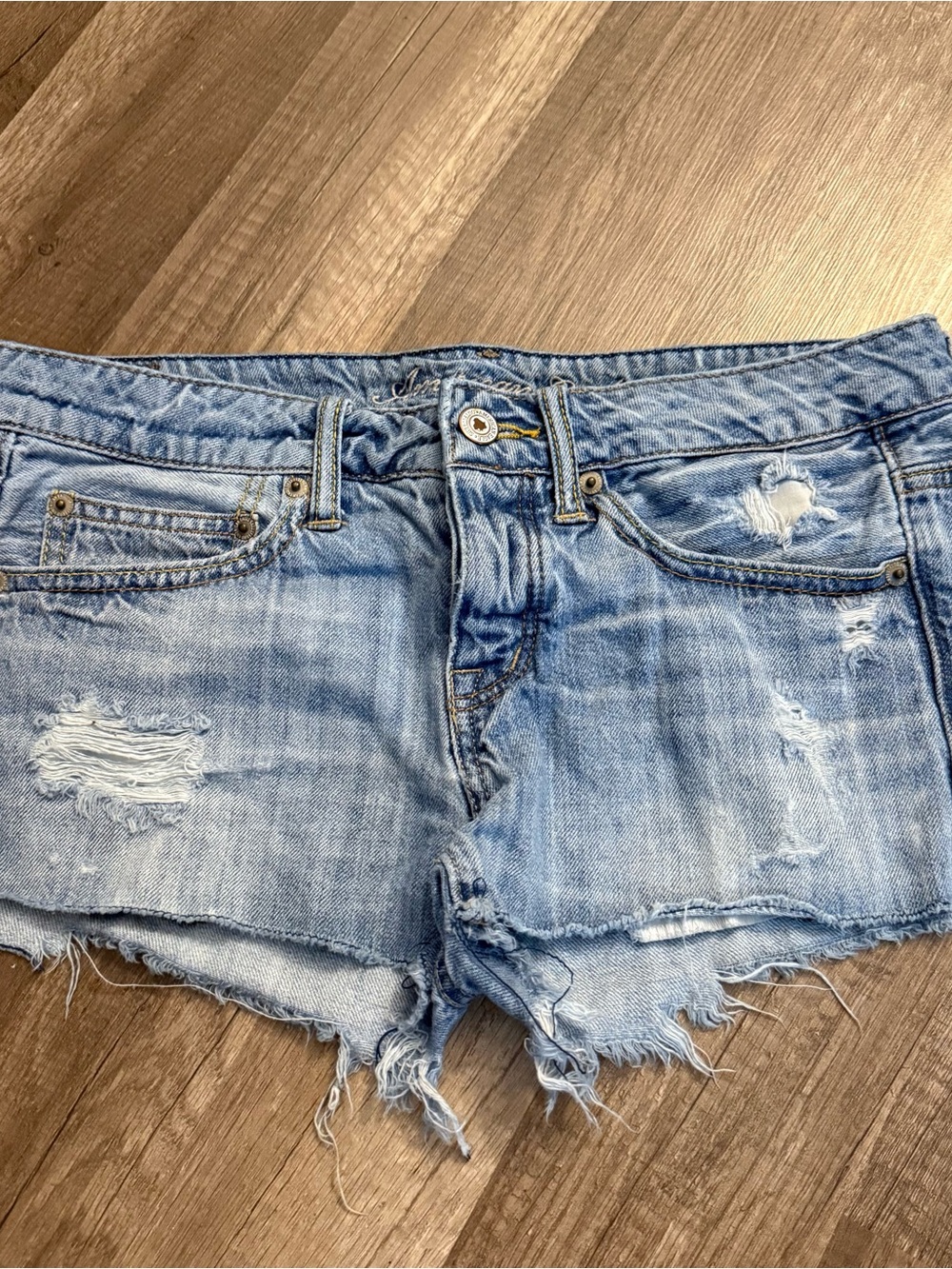 American Eagle Light Wash Distressed Denim Cutoff Shorts Y2K Low Rise